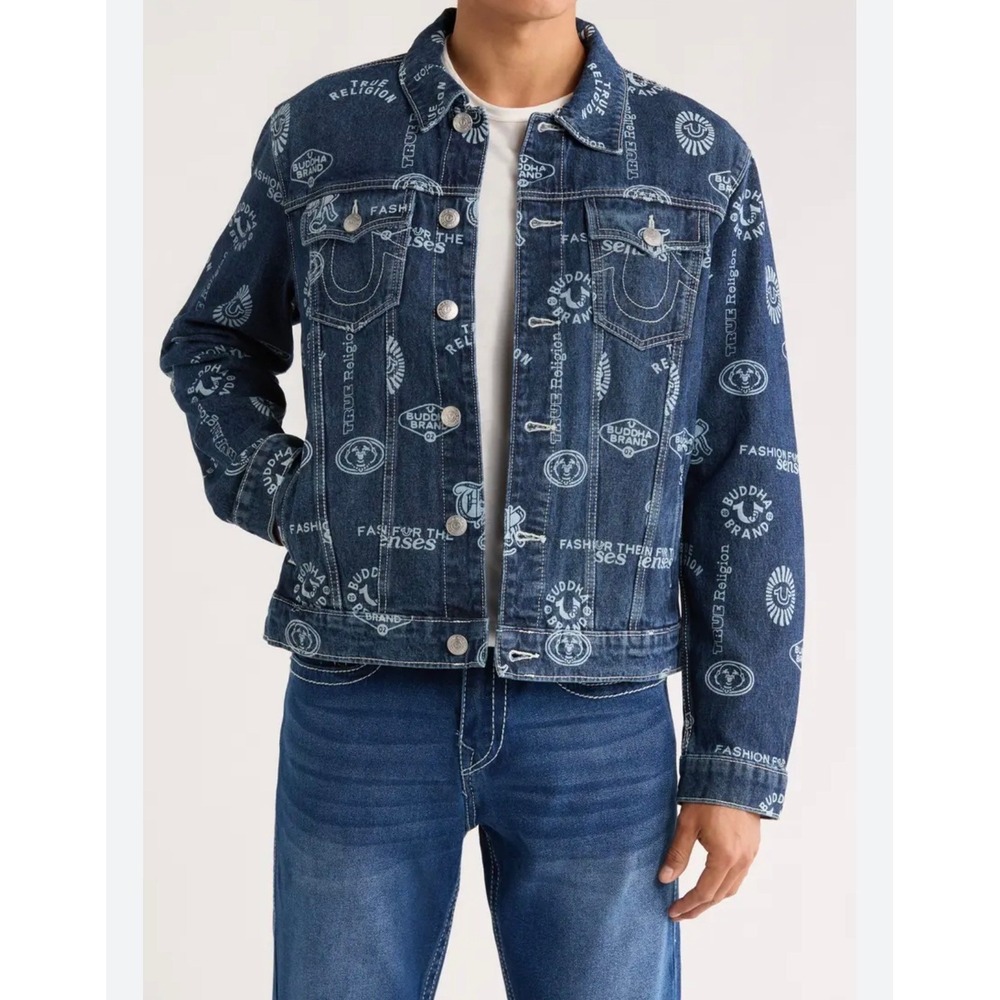 True Religion AOP Logo‎ Denim Trucker Jacket Blue Jean 700703 Mens L NWT